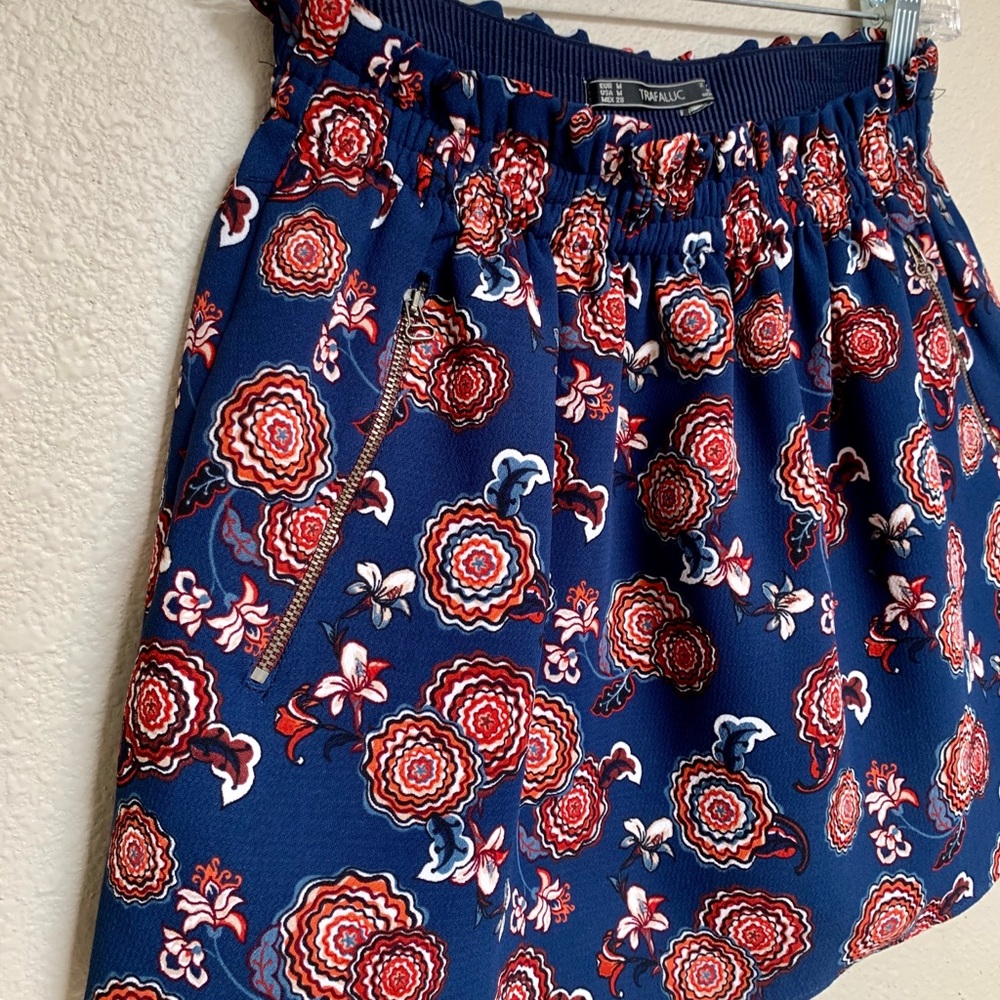 Zara flora mini skirts with side zip pockets M